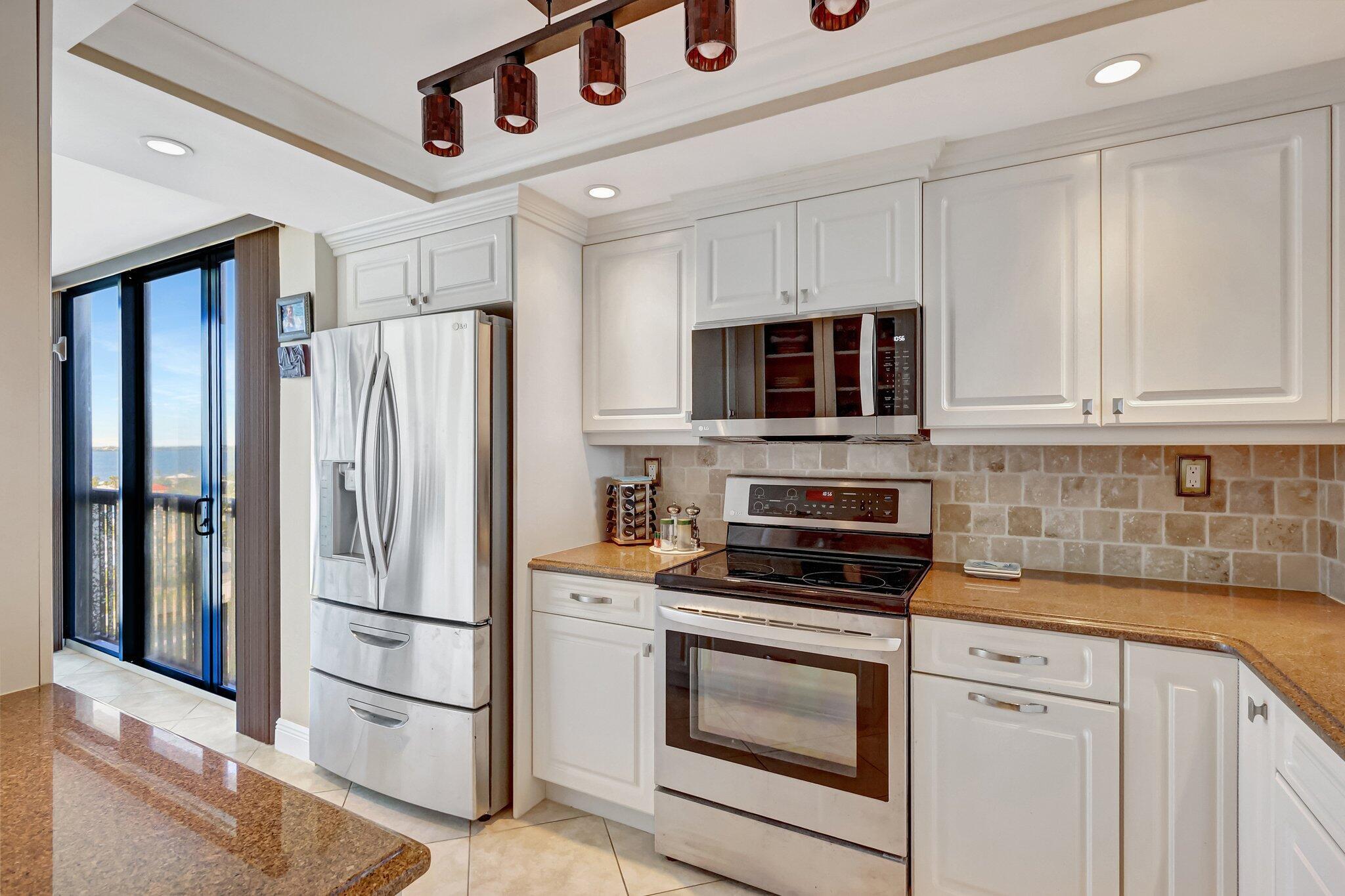 ISLAND CREST CONDOMINIUM - Residential Lease