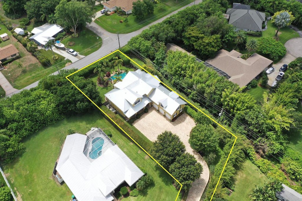 Photo of 580 Cross Creek Circle, Sebastian, FL 32958 (MLS # R10999527)