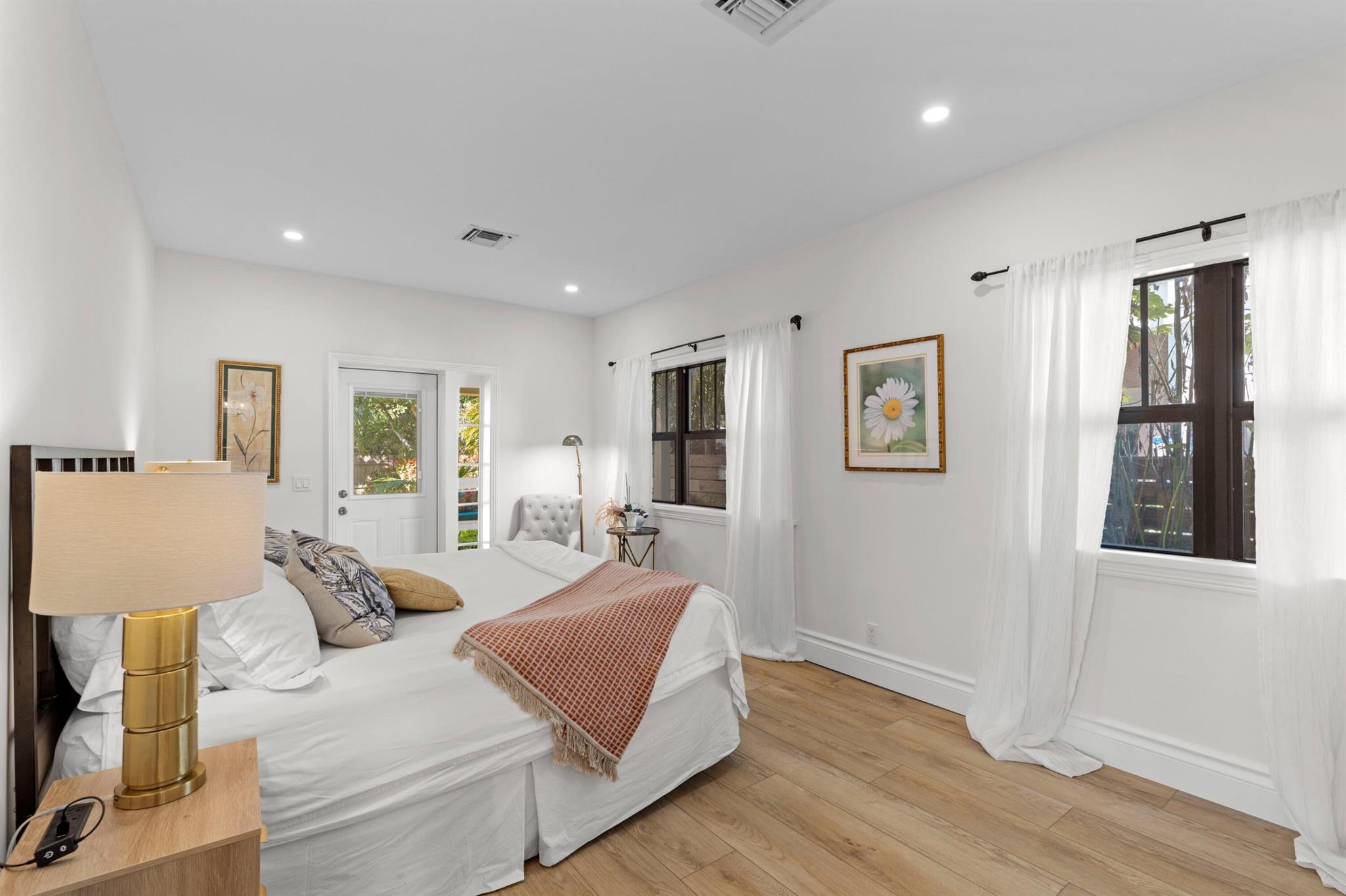 NORTH LAKE WORTH - Residential