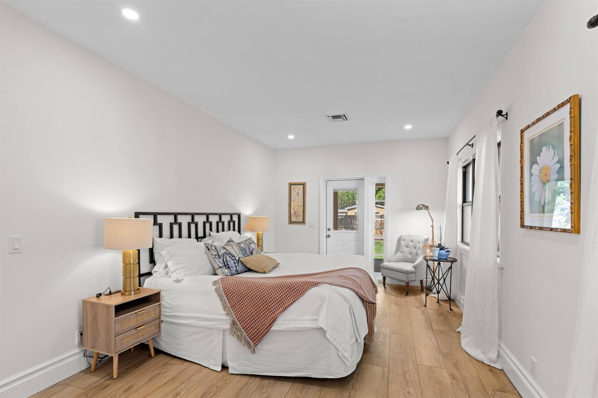 NORTH LAKE WORTH - Residential