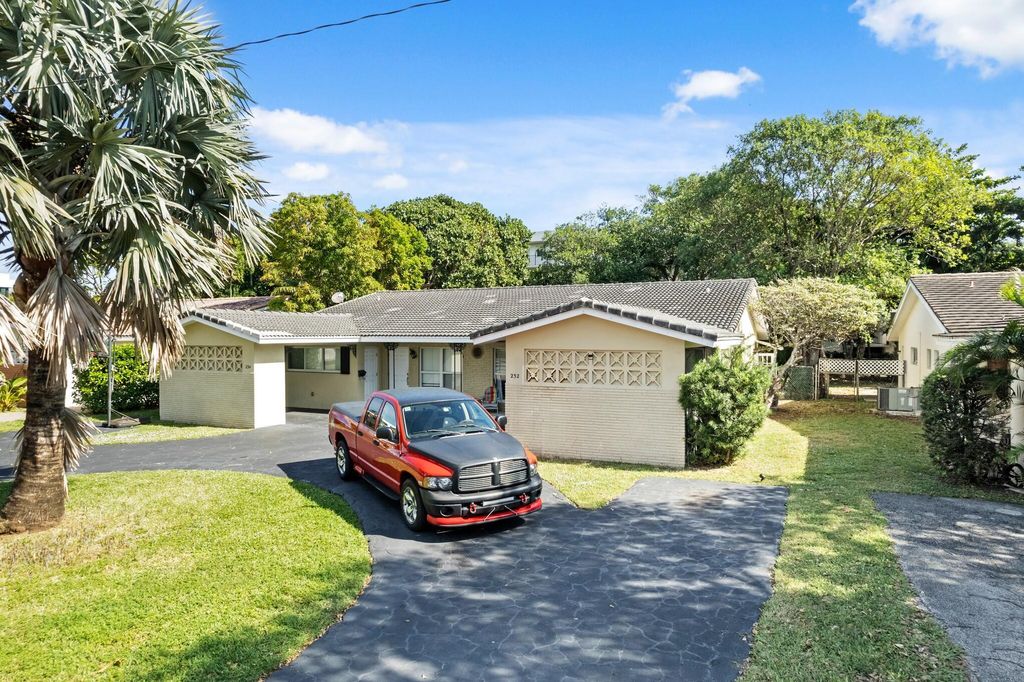 Photo of 232 NE Wavecrest Way, Boca Raton, FL 33432 (MLS # R11058858)