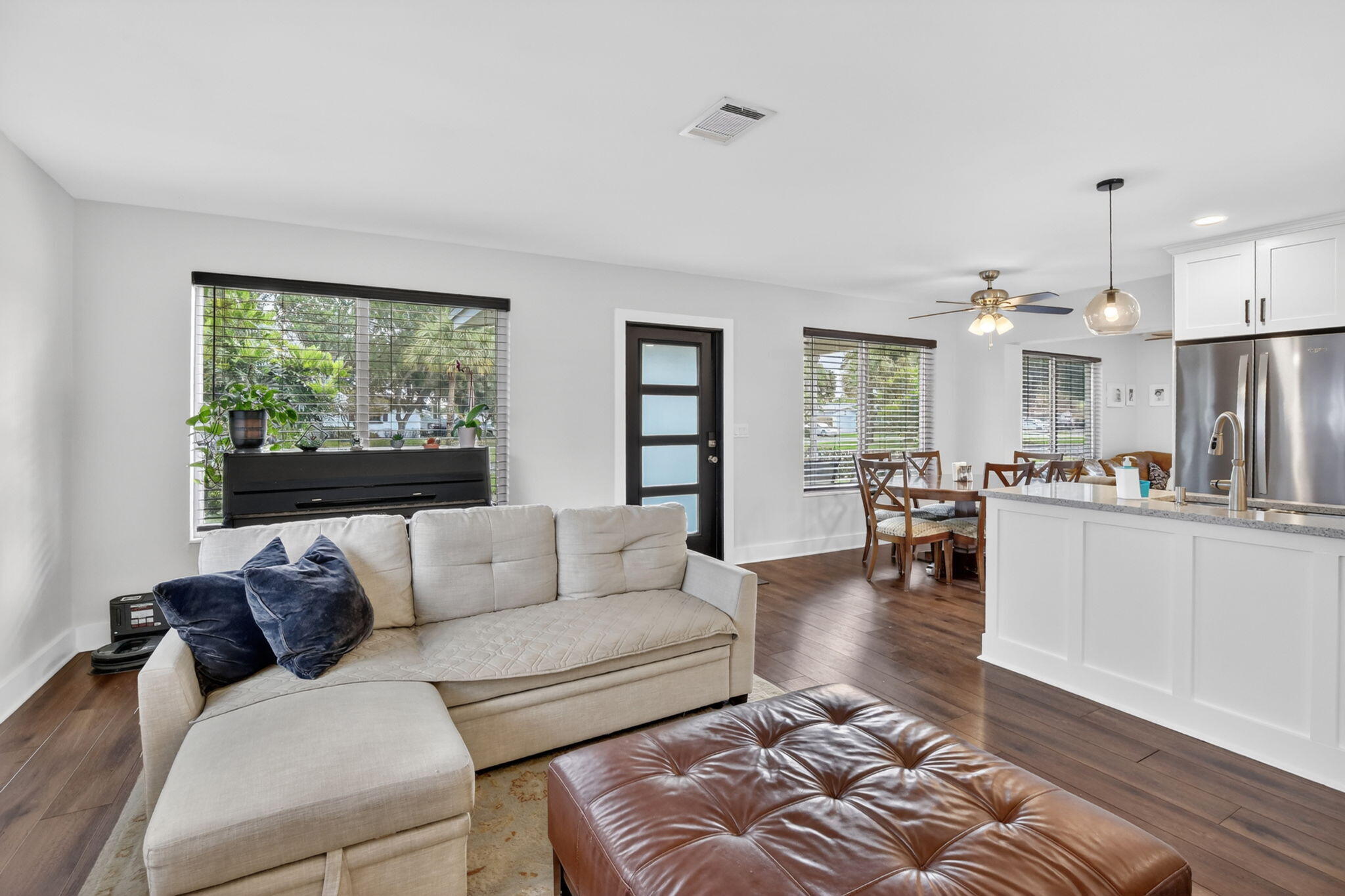 HOLLYWOOD HILLS - Residential