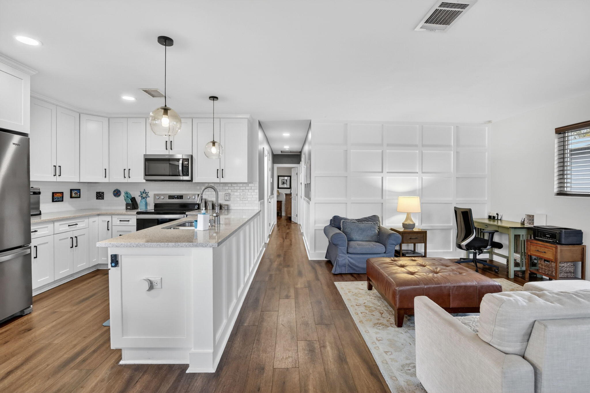 HOLLYWOOD HILLS - Residential