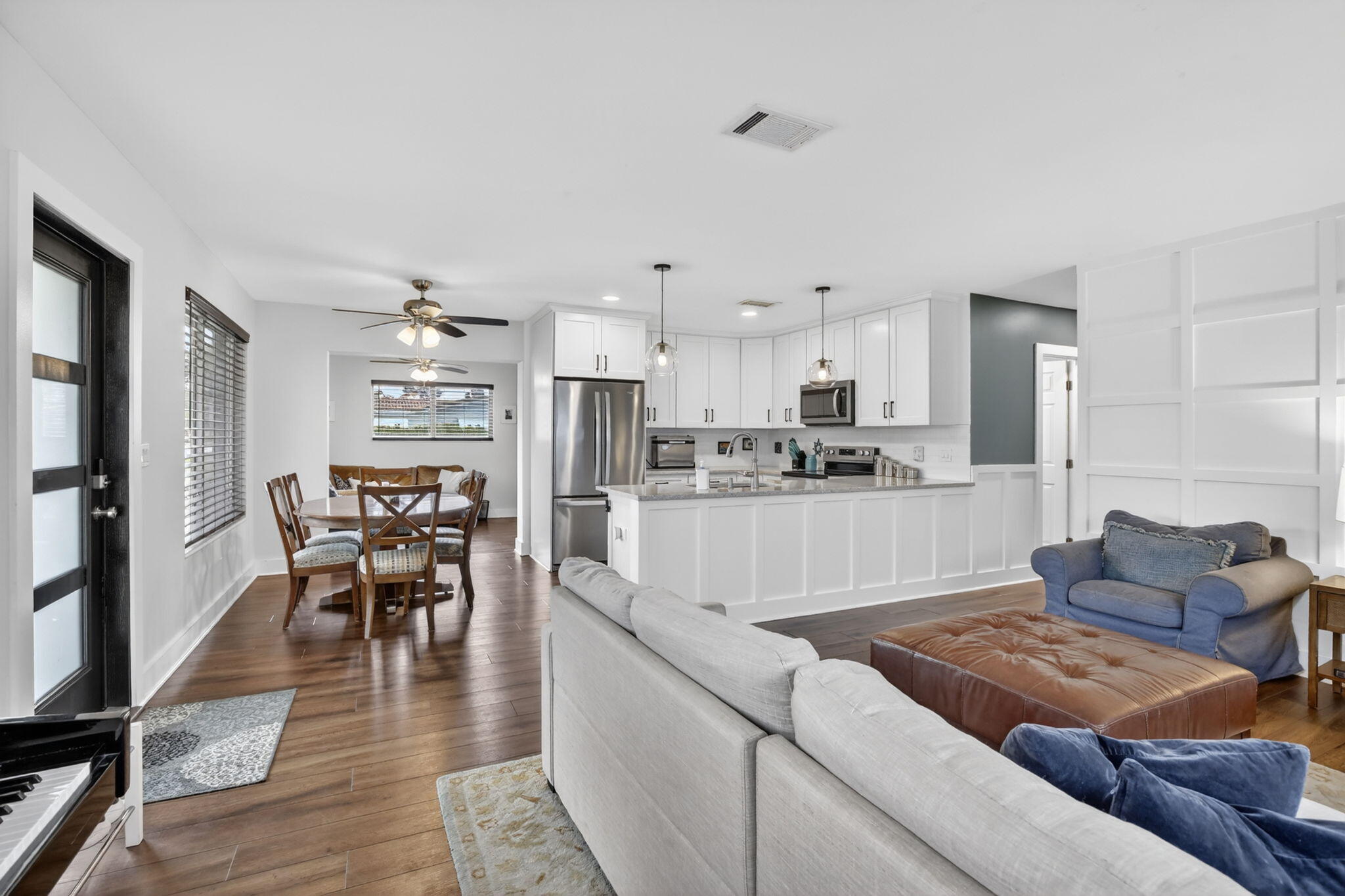 HOLLYWOOD HILLS - Residential