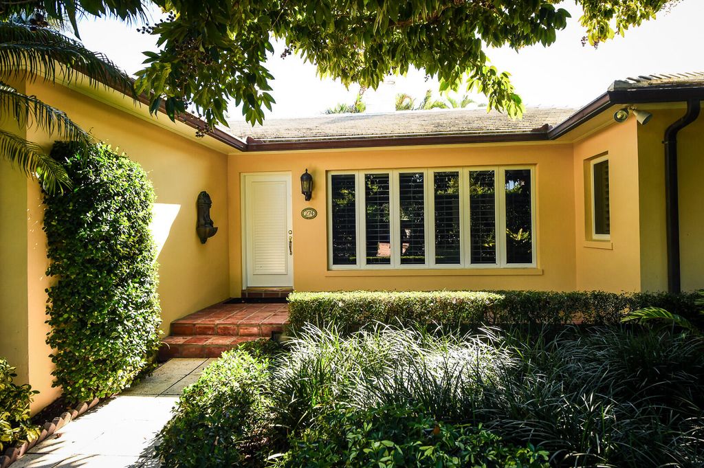 Photo of 274 Monterey Road, Palm Beach, FL 33480 (MLS # R10786687)