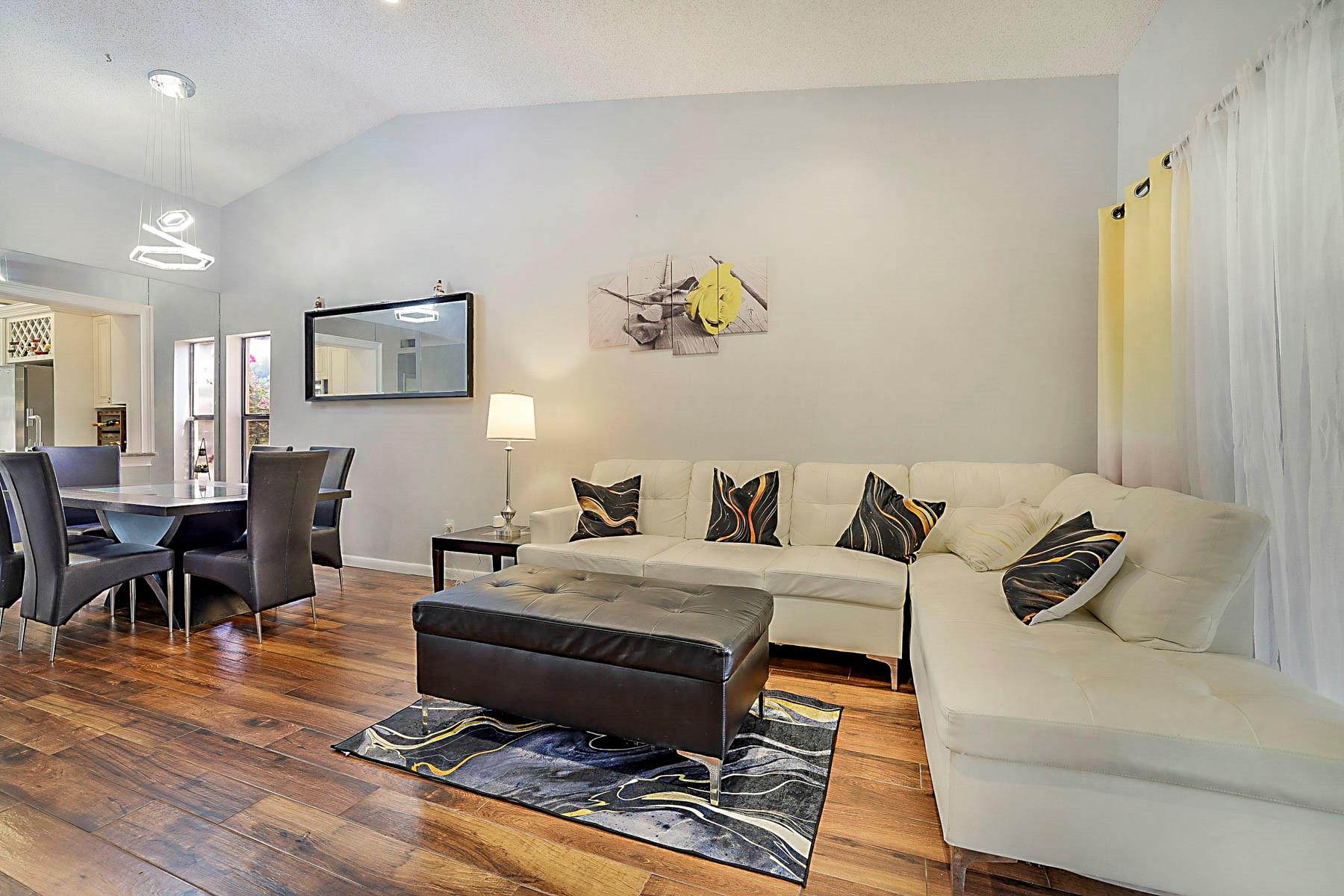 MEED RACQUET CLUB 4 - Residential