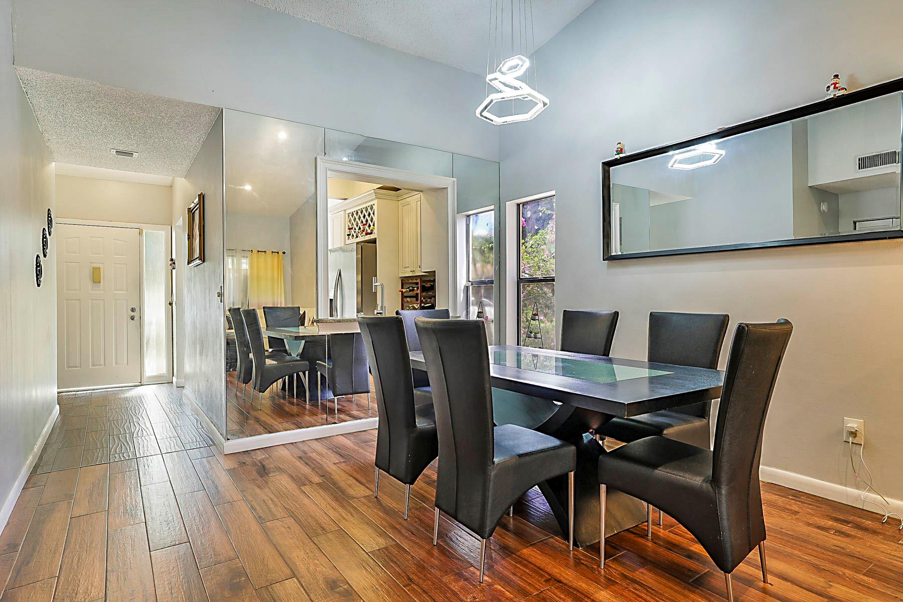 MEED RACQUET CLUB 4 - Residential