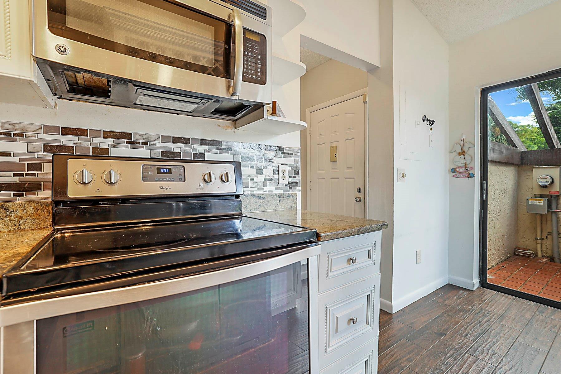 MEED RACQUET CLUB 4 - Residential