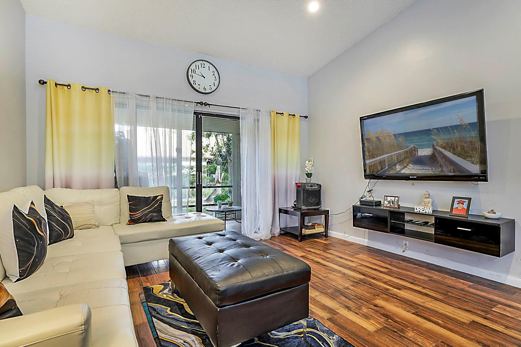 MEED RACQUET CLUB 4 - Residential