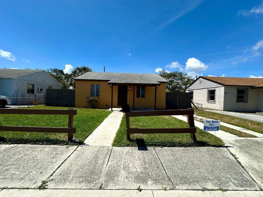 Photo of 649 W 4th Street, Riviera Beach, FL 33404 (MLS # R10985066)