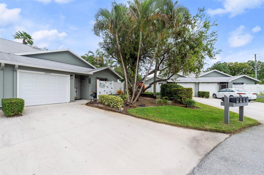 Photo of 6809 SE Yorktown Drive, Hobe Sound, FL 33455 (MLS # F10538762)