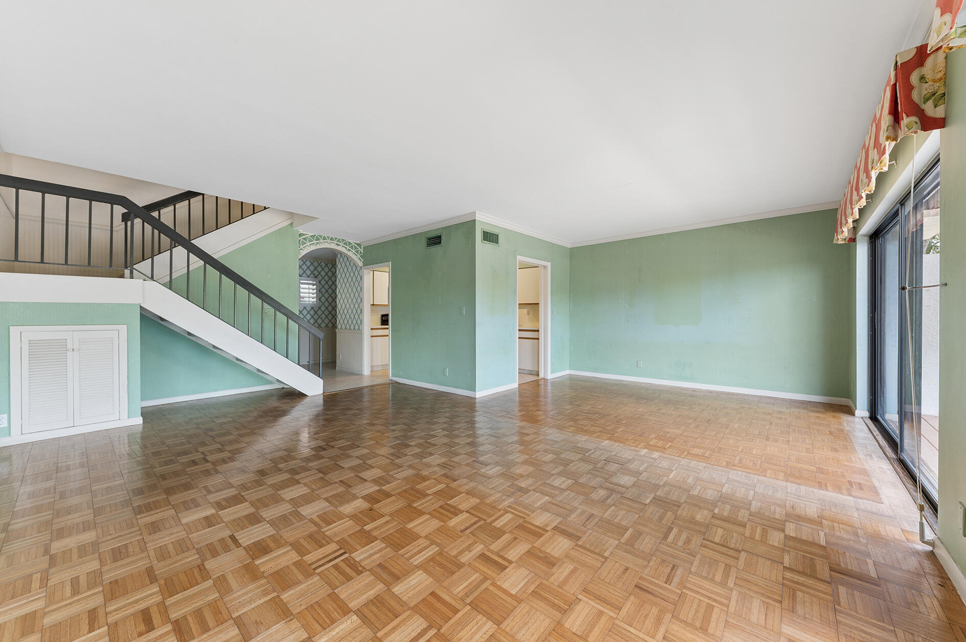 800 Andrews Avenue 4