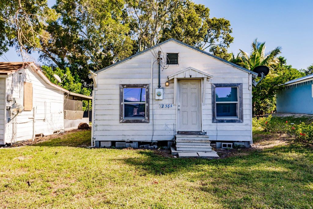 Photo of 12364 Lakeshore Drive, Canal Point, FL 33438 (MLS # R10936590)