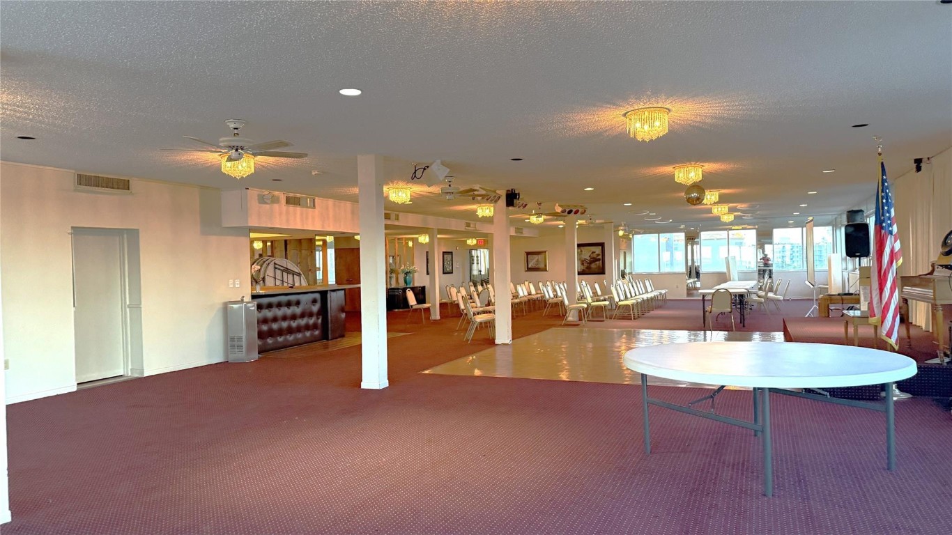 18TH HOLE AT INVERRARY - Residential