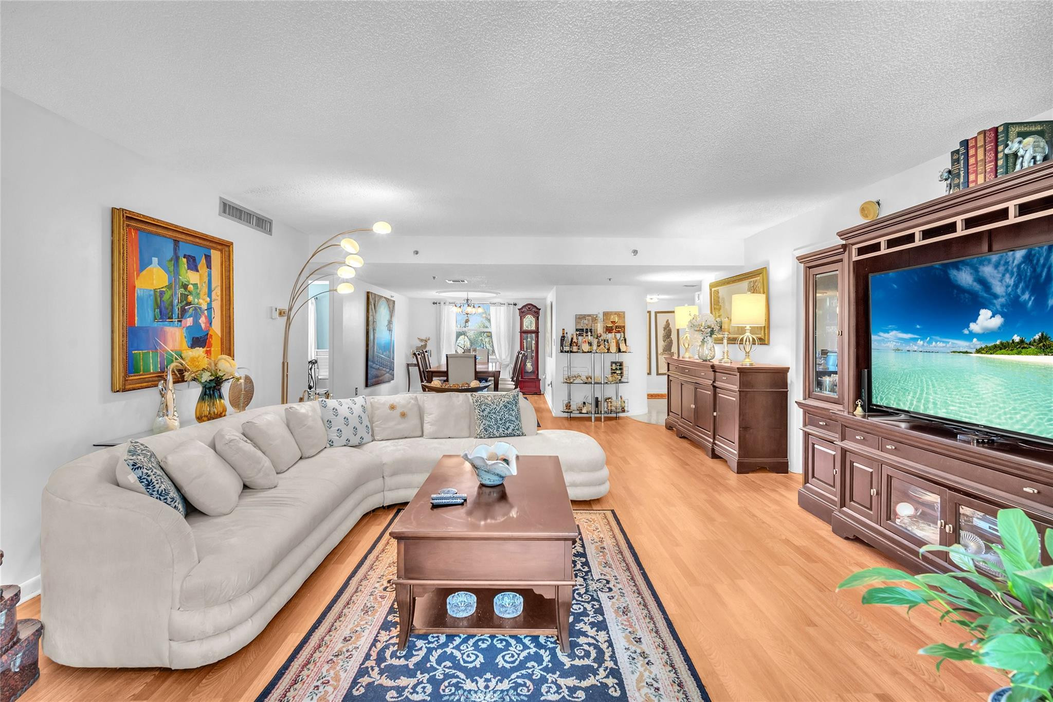 18TH HOLE AT INVERRARY - Residential