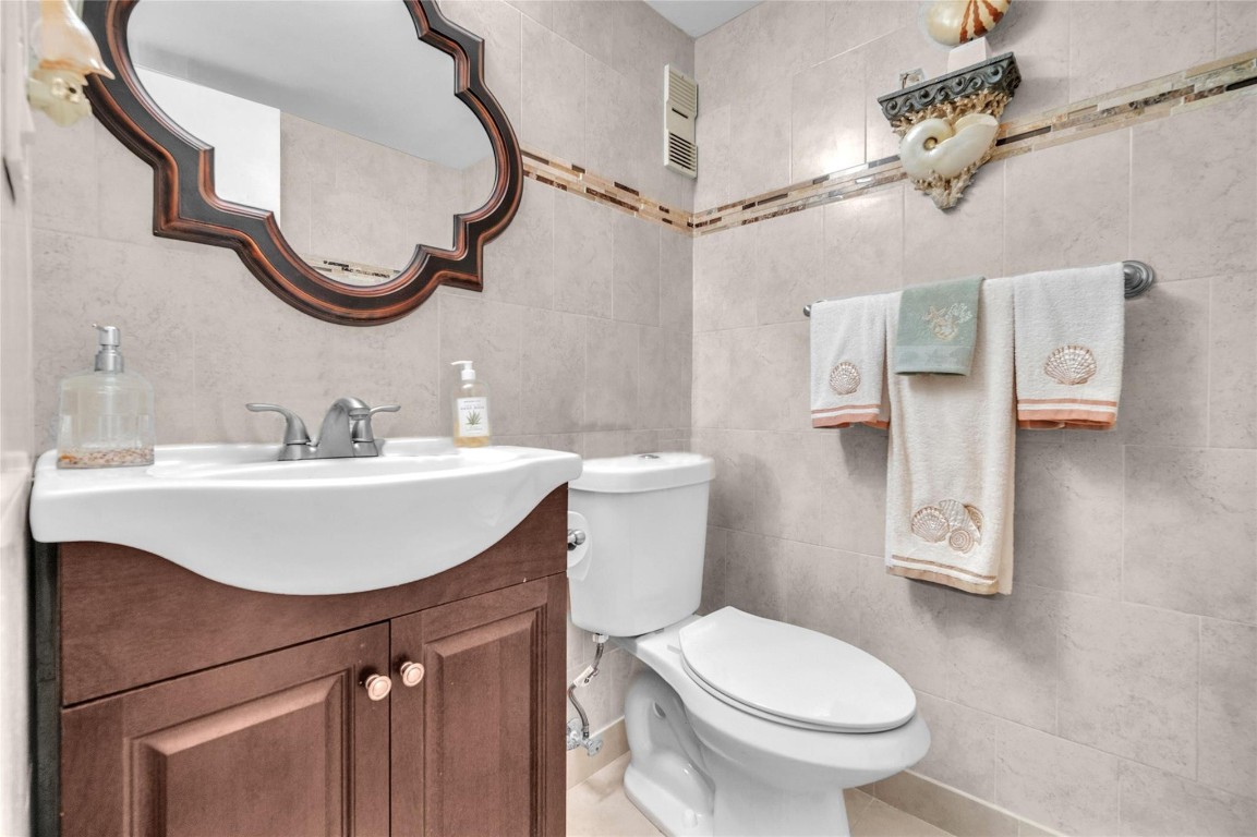 18TH HOLE AT INVERRARY - Residential