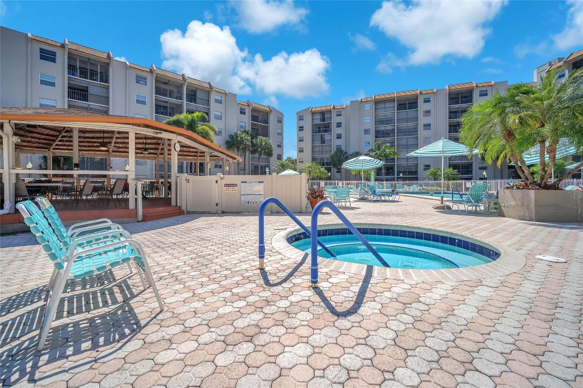 18TH HOLE AT INVERRARY - Residential