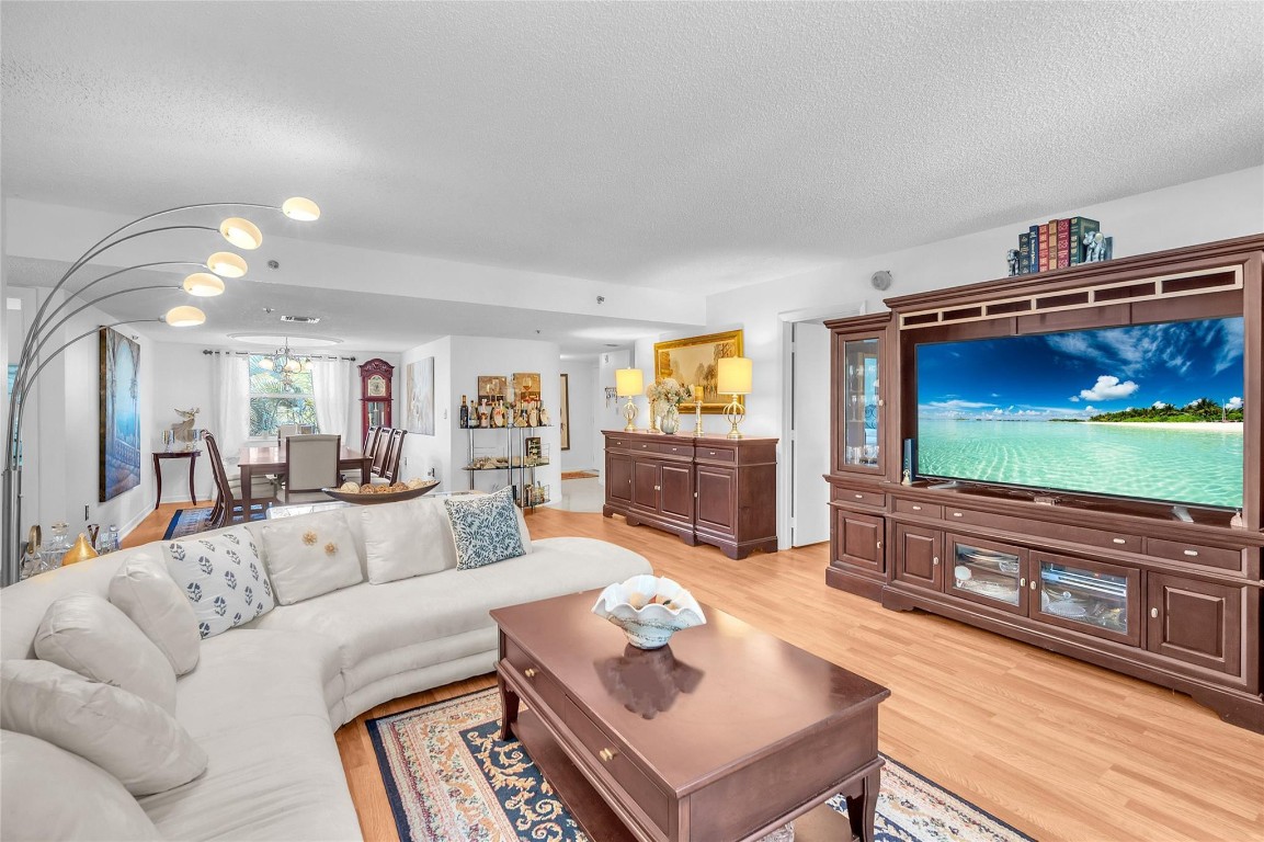 18TH HOLE AT INVERRARY - Residential