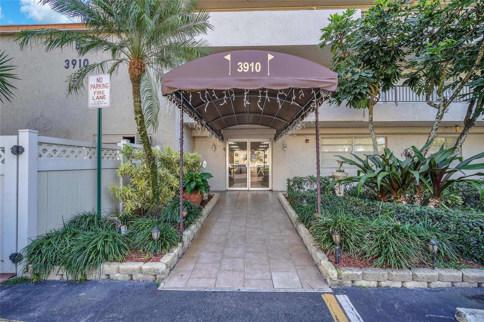 18TH HOLE AT INVERRARY - Residential