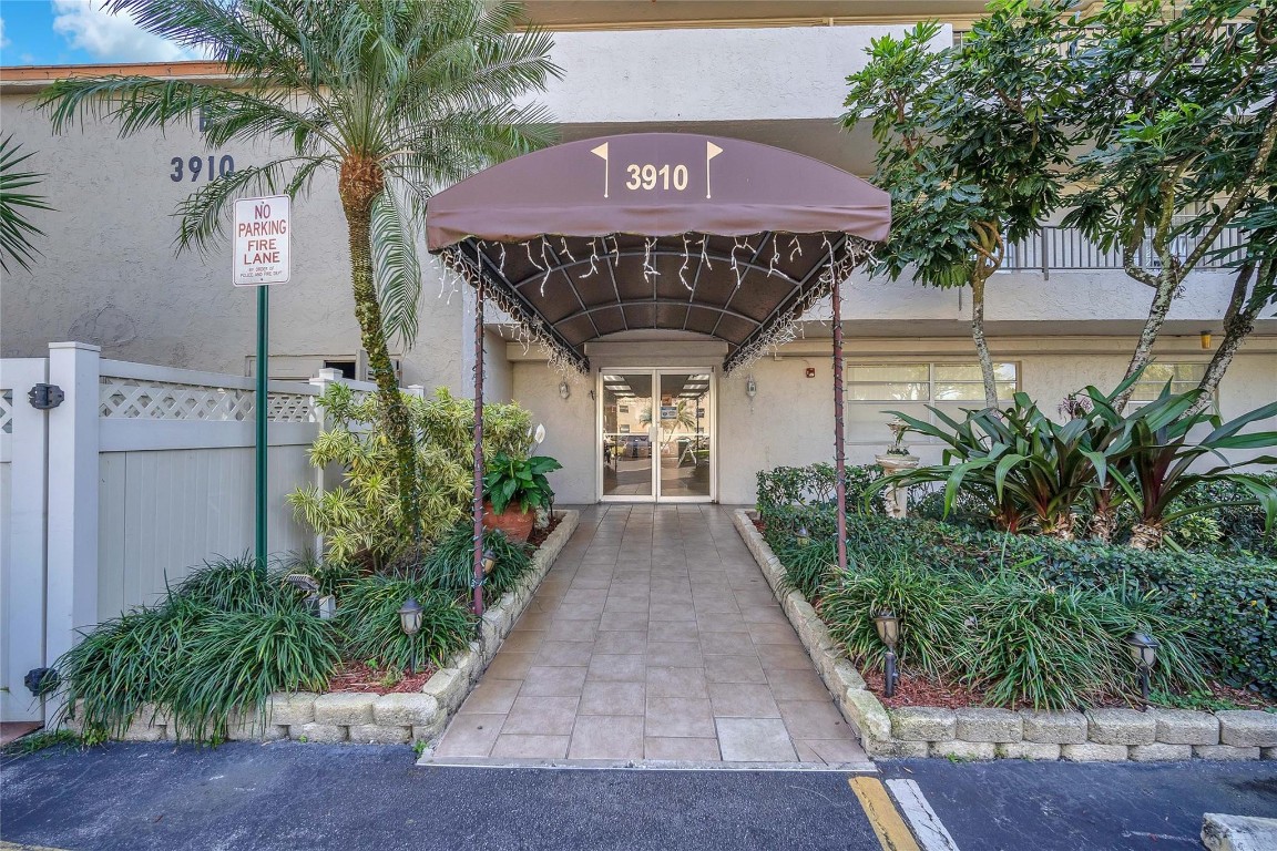 18TH HOLE AT INVERRARY - Residential