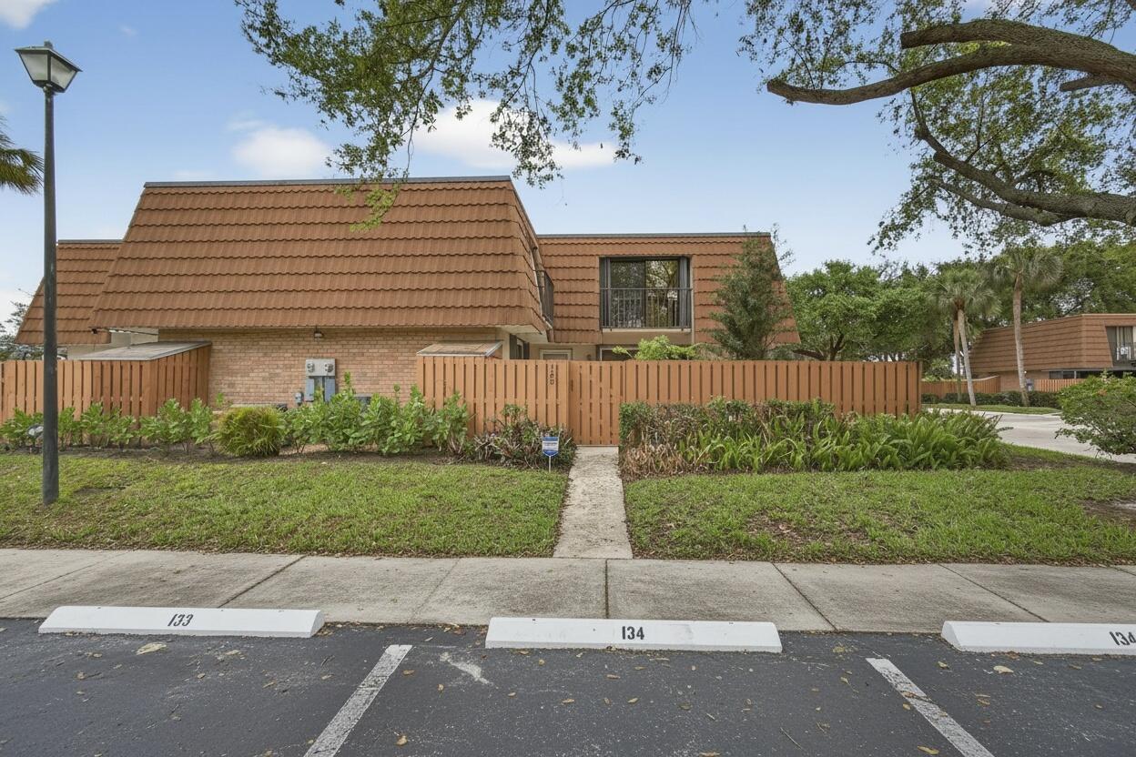 VILLAGE OF SANDALWOOD LAKES NORTH - Residential