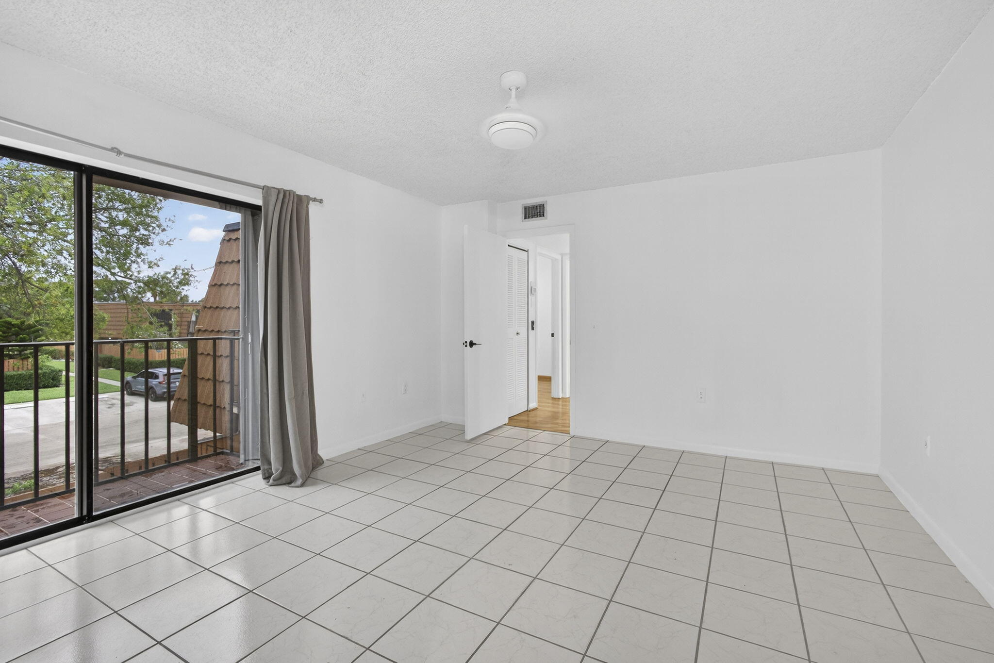 VILLAGE OF SANDALWOOD LAKES NORTH - Residential