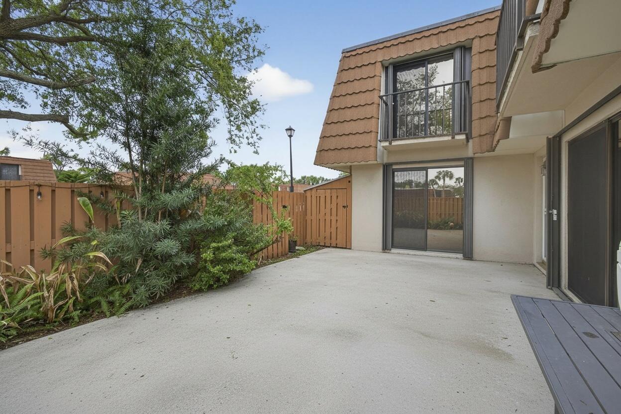 VILLAGE OF SANDALWOOD LAKES NORTH - Residential