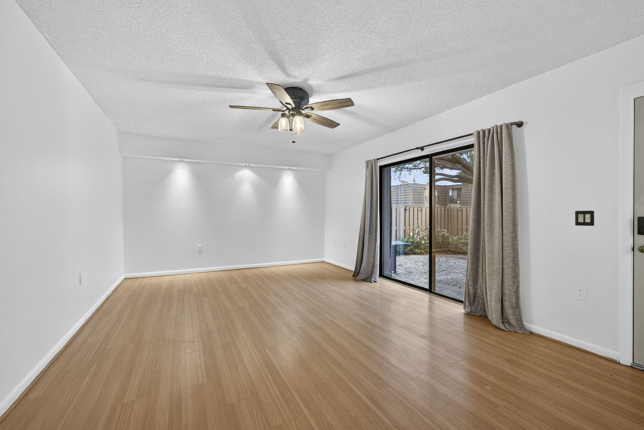 VILLAGE OF SANDALWOOD LAKES NORTH - Residential