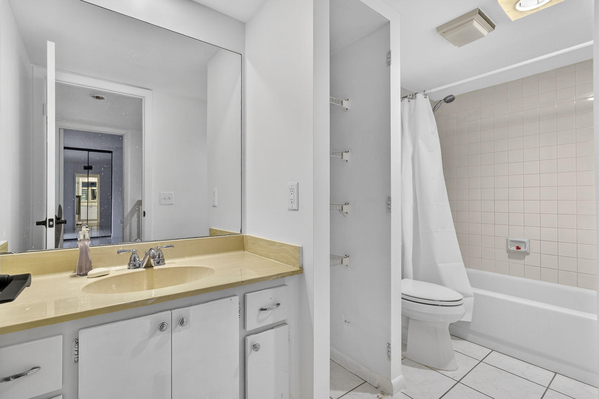 VILLAGE OF SANDALWOOD LAKES NORTH - Residential