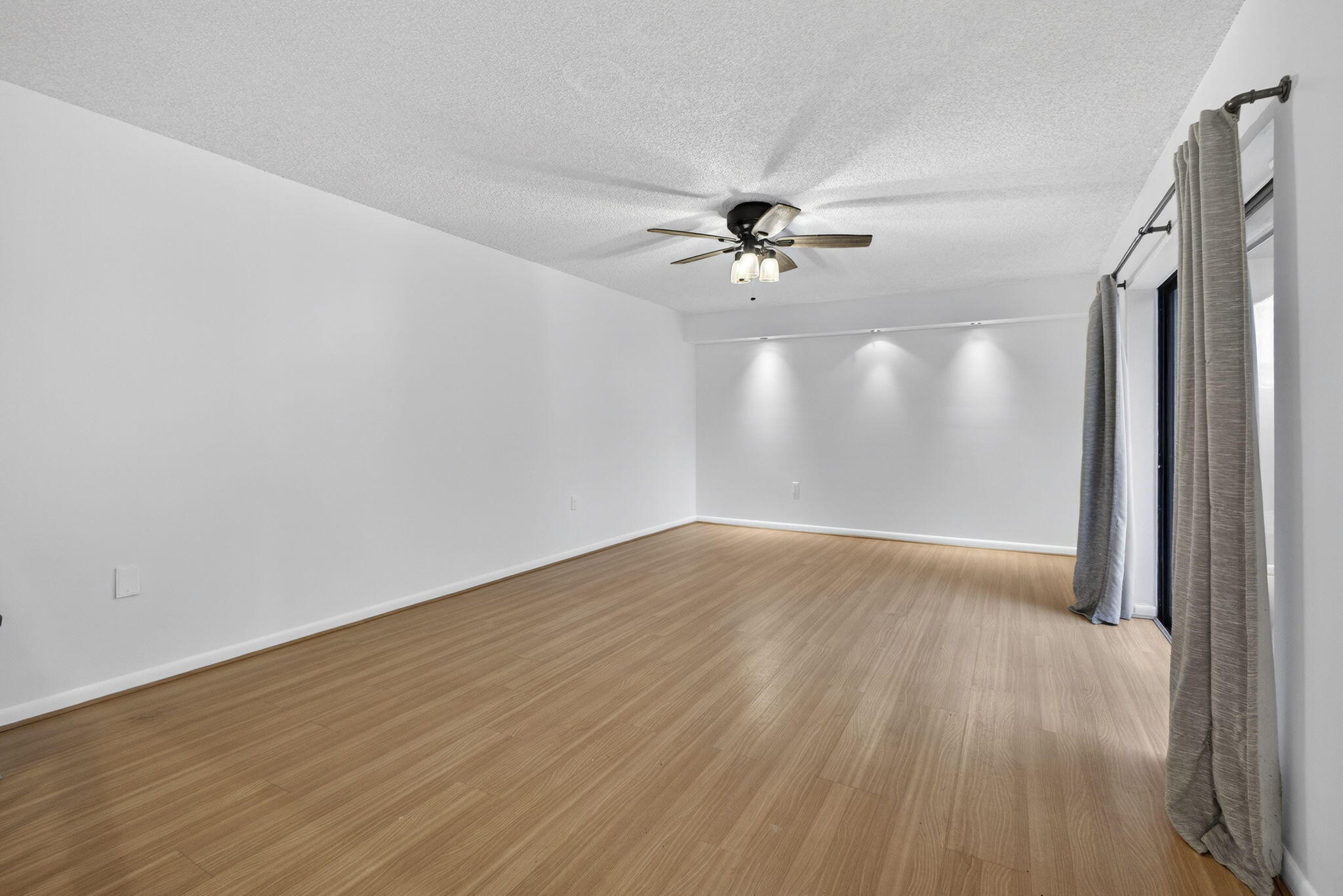 VILLAGE OF SANDALWOOD LAKES NORTH - Residential