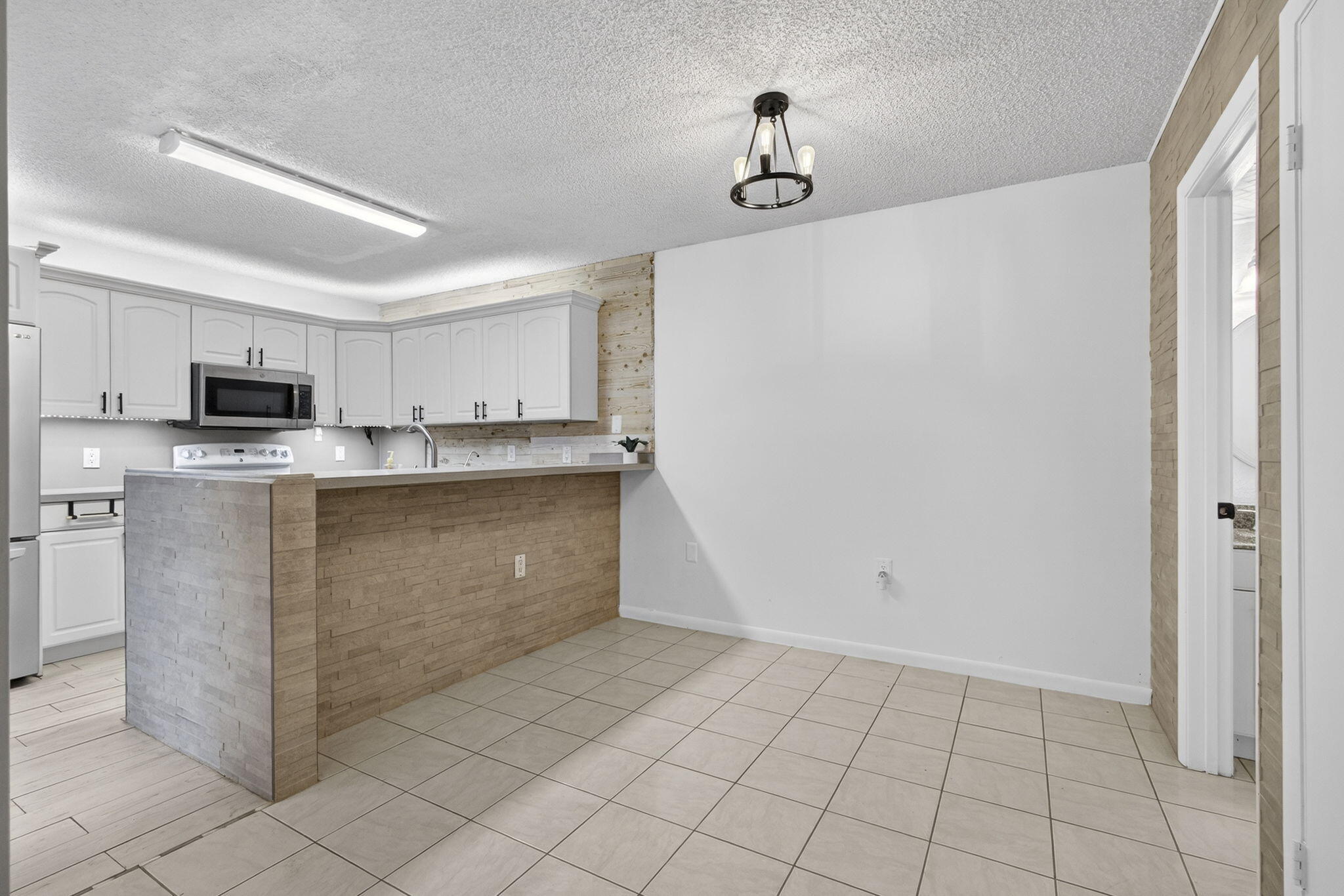 VILLAGE OF SANDALWOOD LAKES NORTH - Residential