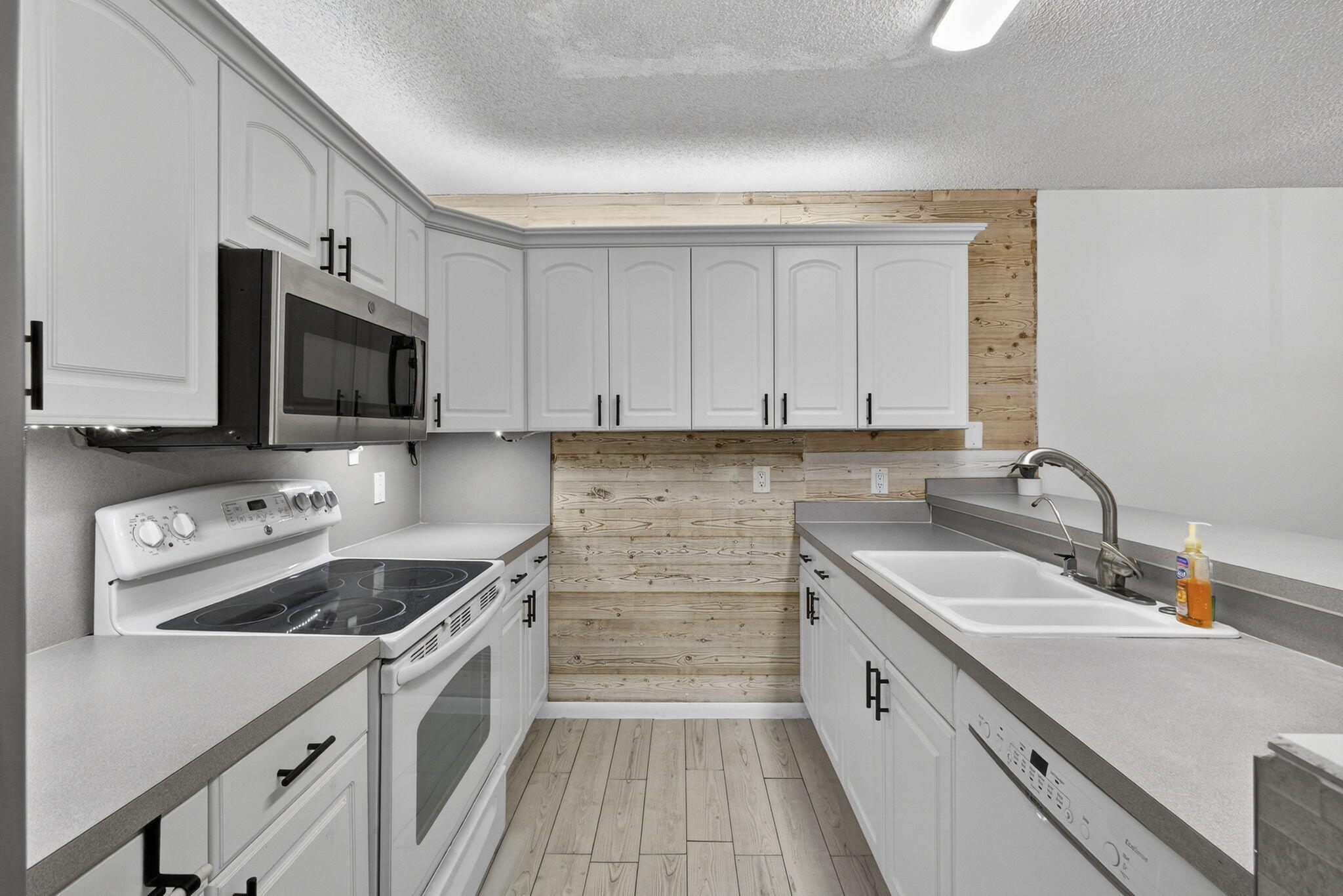 VILLAGE OF SANDALWOOD LAKES NORTH - Residential