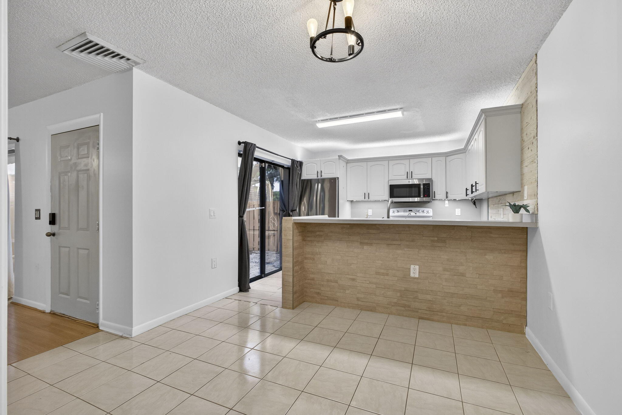 VILLAGE OF SANDALWOOD LAKES NORTH - Residential