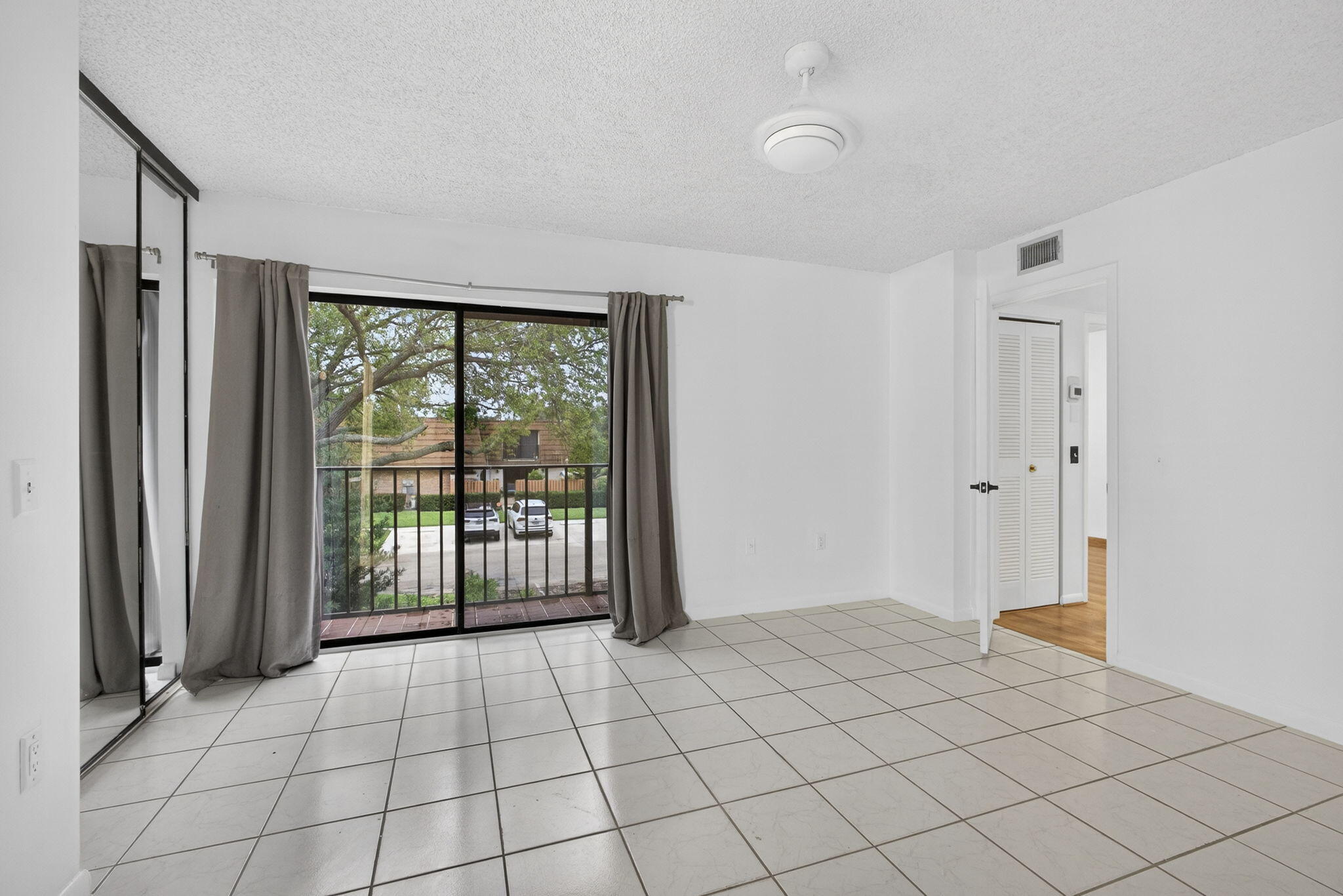 VILLAGE OF SANDALWOOD LAKES NORTH - Residential