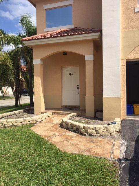 ESTANCIA AT PALM SPRINGS - Residential