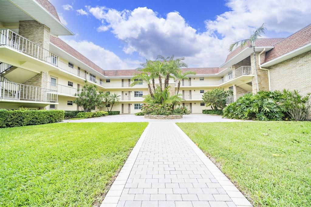 Photo of 5560 Tamberlane Circle #124, Palm Beach Gardens, FL 33418 (MLS # R10670932)
