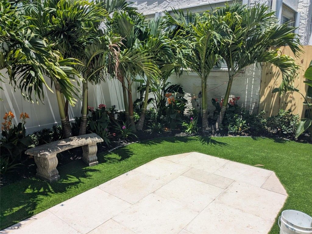 Photo of 21 SE 11 Avenue, Fort Lauderdale, FL 33301 (MLS # F10514327)