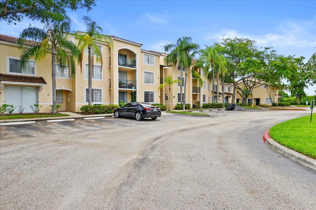 Photo of 1707 Village Boulevard Blvd #104, West Palm Beach, FL 33409 (MLS # R10818150)