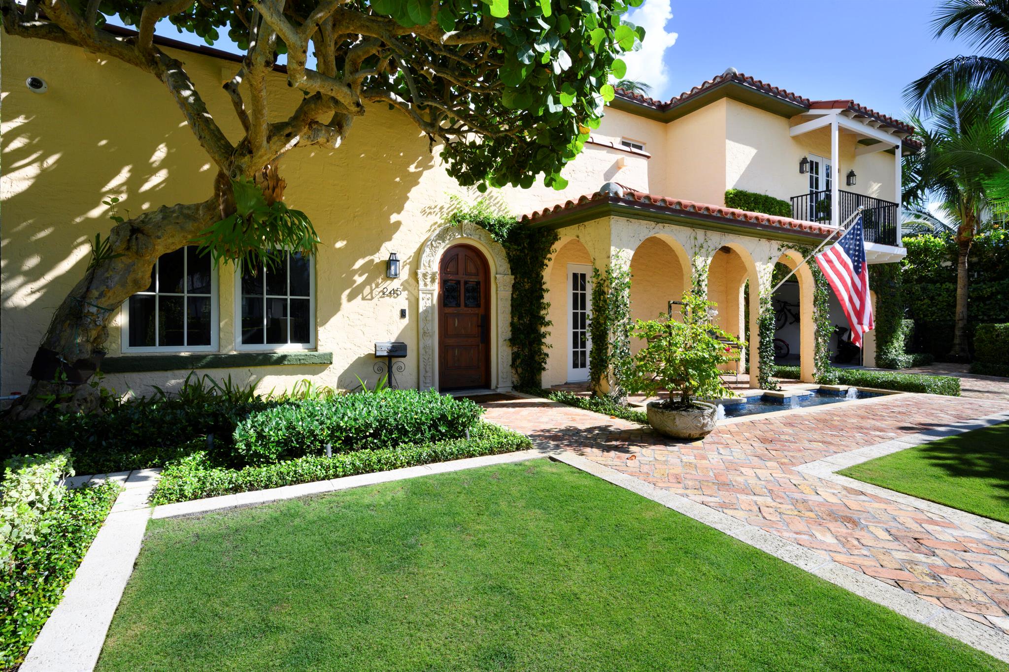 View photos, virtual tours, details... 245 Murray Road