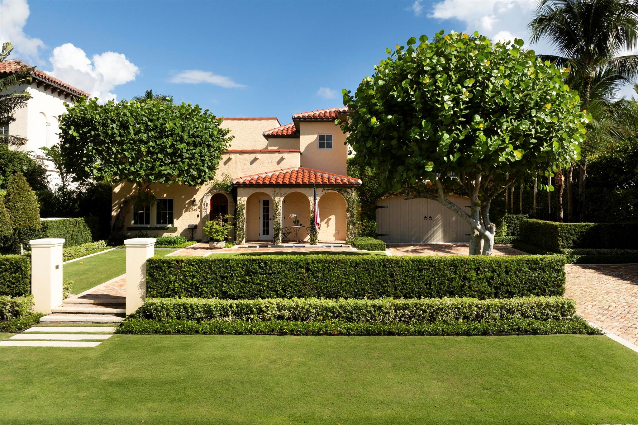 View photos, virtual tours, details... 245 Murray Road