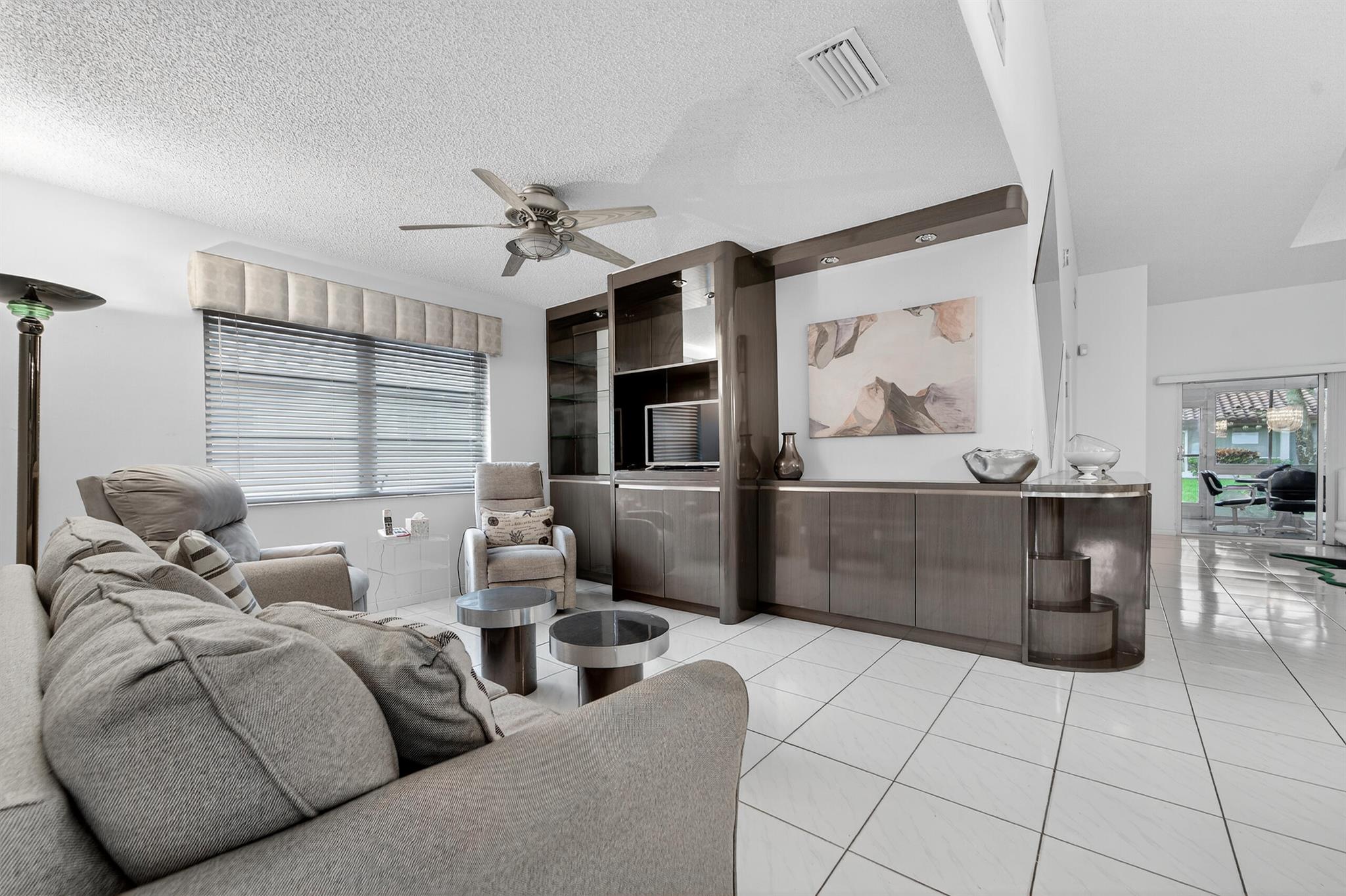 HUNTINGTON POINTE - Residential