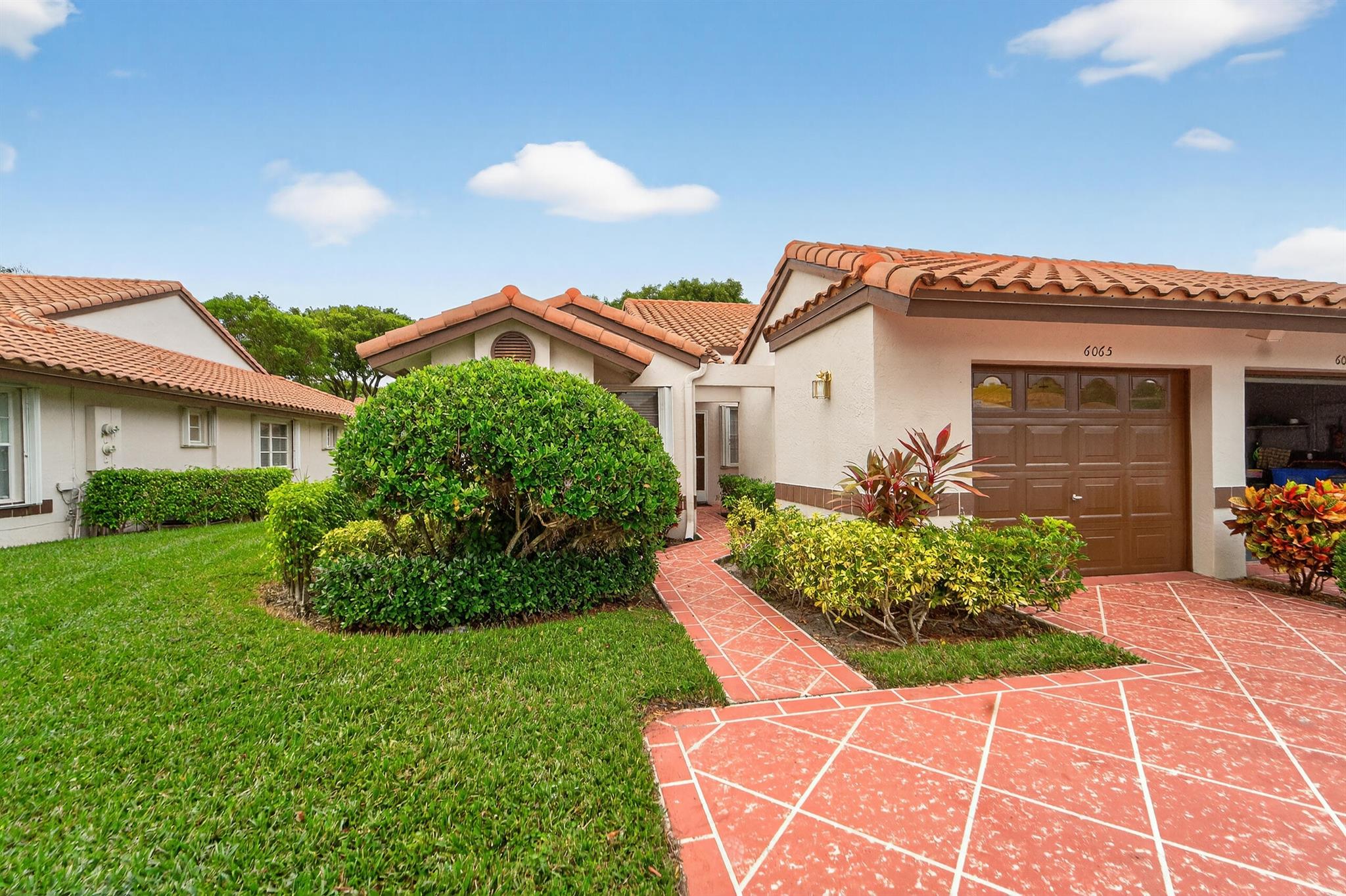 HUNTINGTON POINTE - Residential