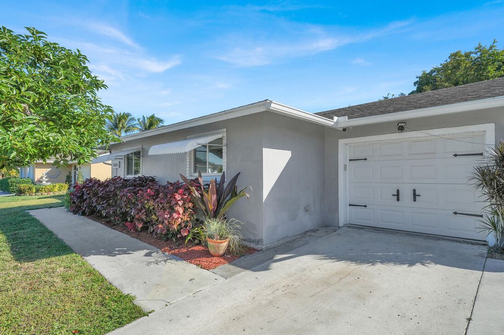Photo of 10406 Sleepy Brook Way, Boca Raton, FL 33428 (MLS # R11157043)