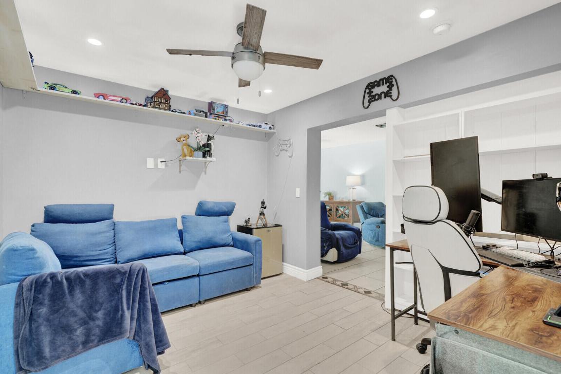 BOCA TRAILS - Residential