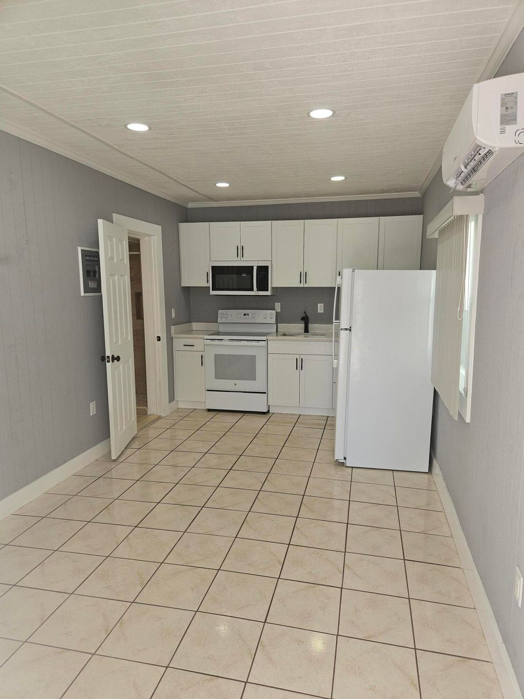 Photo of 425 Ardmore Road #4, West Palm Beach, FL 33401 (MLS # B26025691)
