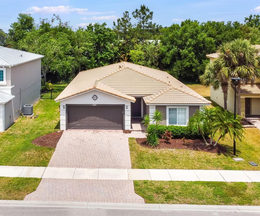 Photo of 2101 SW Marblehead Way, Port Saint Lucie, FL 34953 (MLS # R10981127)