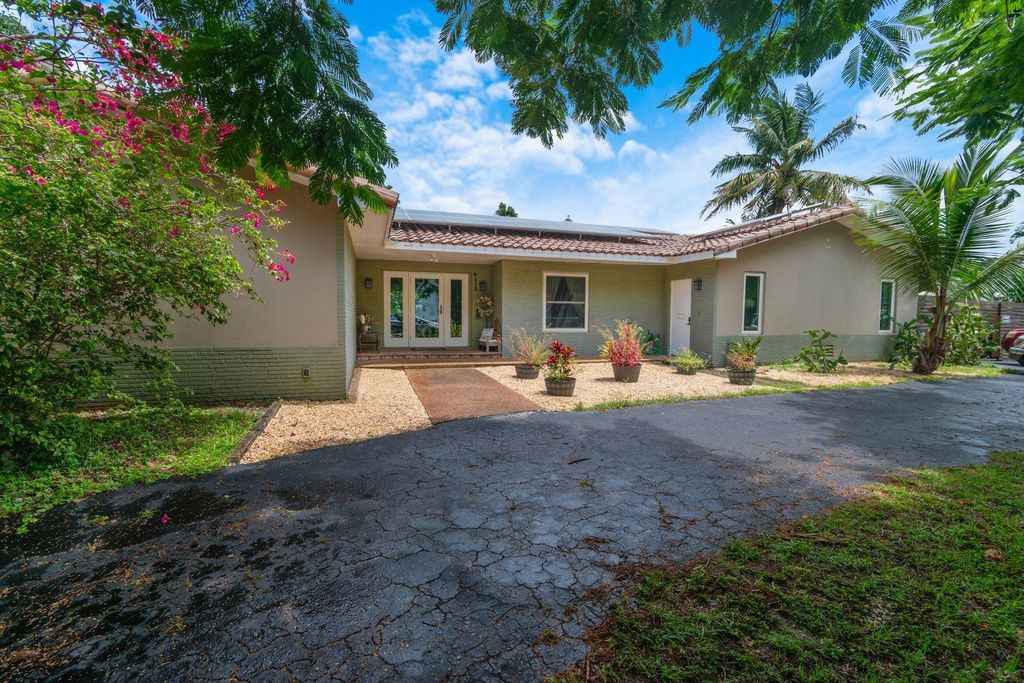 Photo of 4115 SW 5th St, Plantation, FL 33317 (MLS # F10394773)