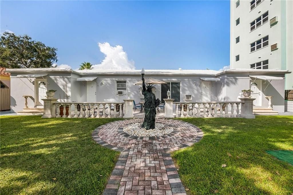 Photo of 1712 Pierce Street #1-4, Hollywood, FL 33020 (MLS # B26006012)