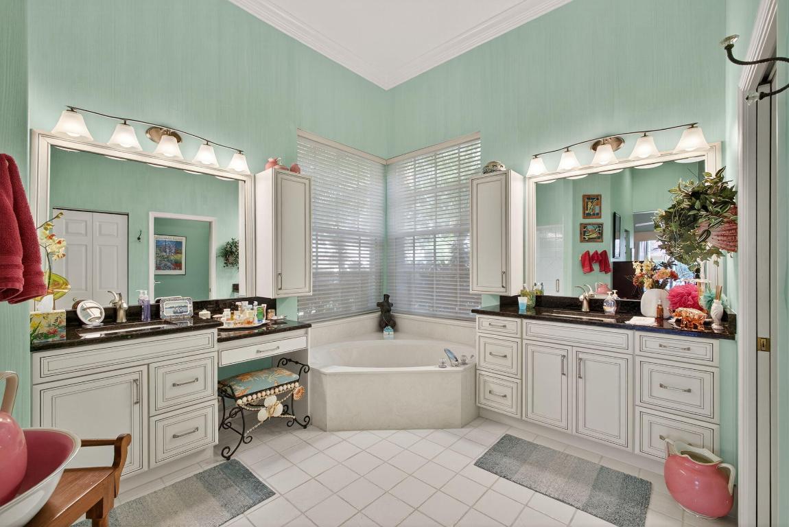 HERITAGE OAKS - Residential