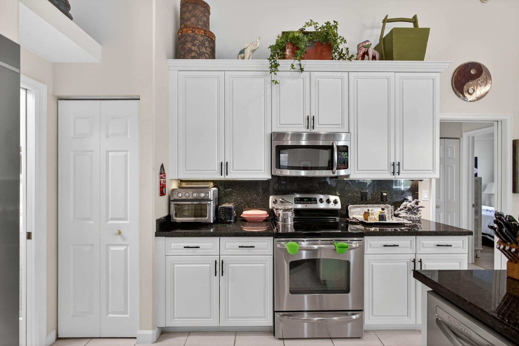 HERITAGE OAKS - Residential